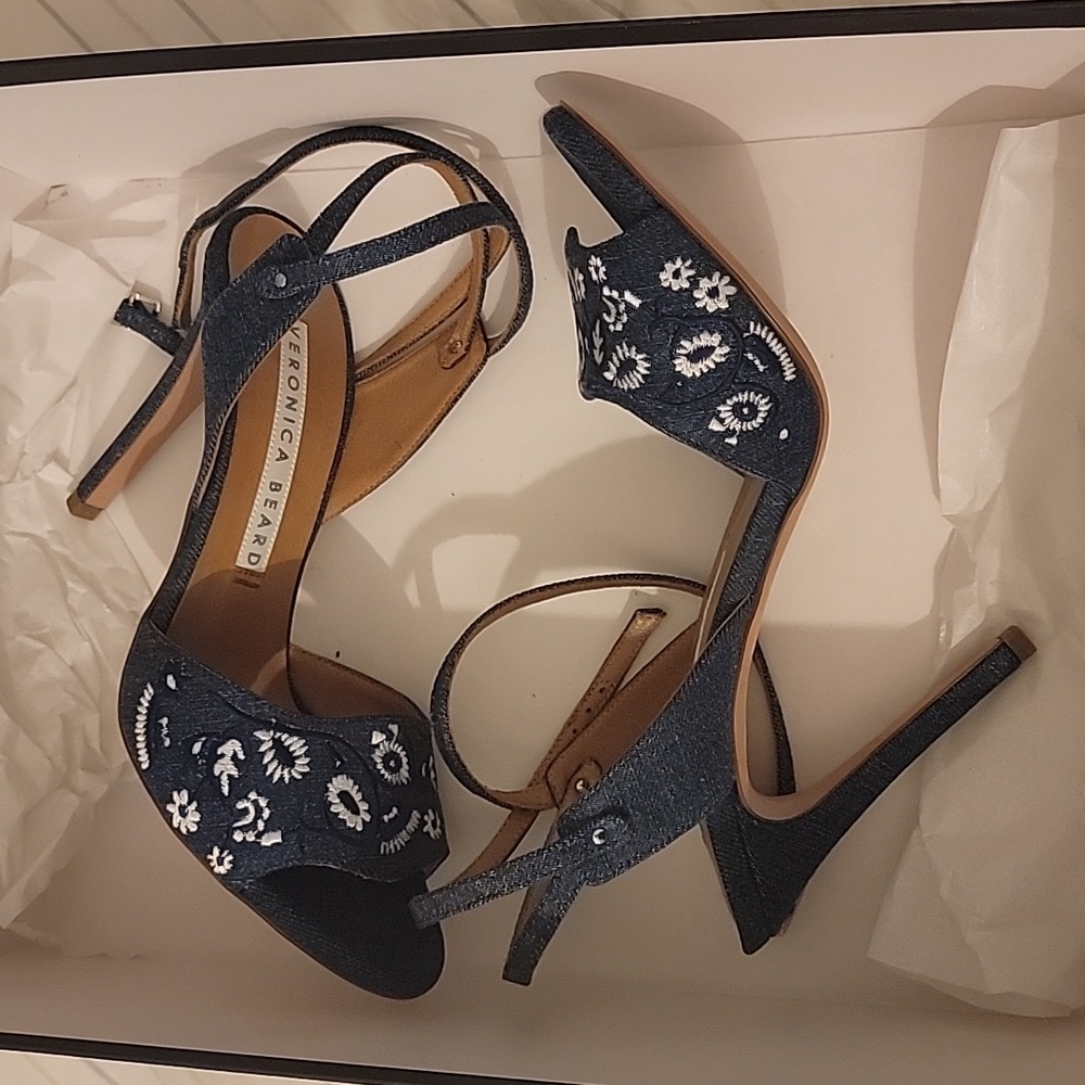 Veronica Beard chambray Denim White Floral Embroidered Sandals Heels Strappy - Picture 3 of 9